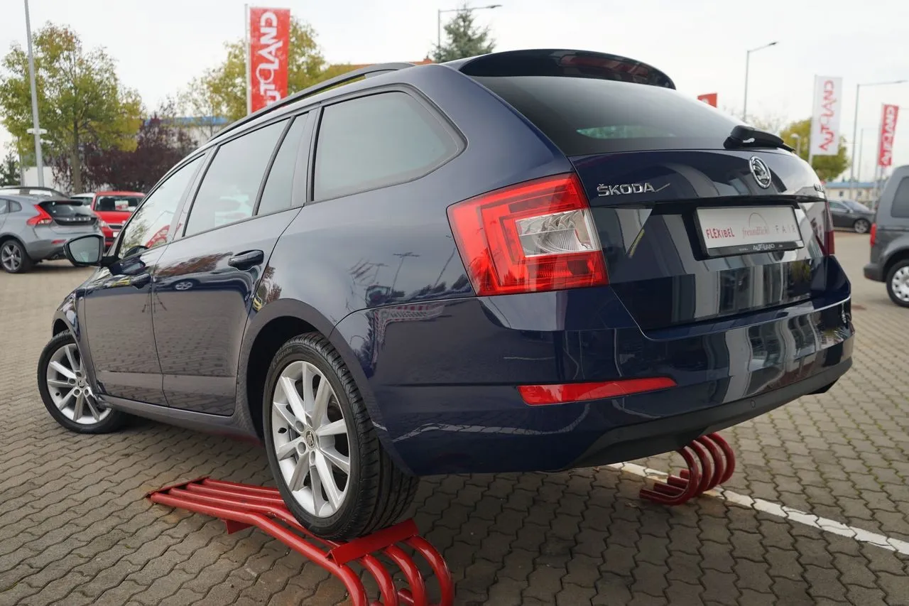 Skoda Octavia Combi 2.0 TDI Joy...  Image 4